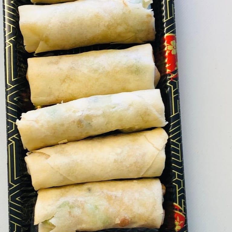 Delicious Spring Rolls: A Tasty Asian Appetizer
